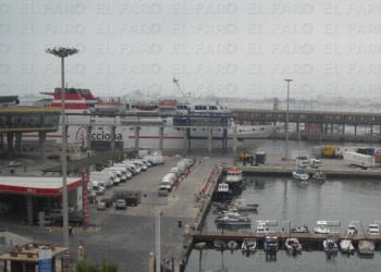 fotosmelilla 2015 01 02 asp 12 1 La Policía salva la vida un polizón que estuvo a punto de ahogarse en el puerto