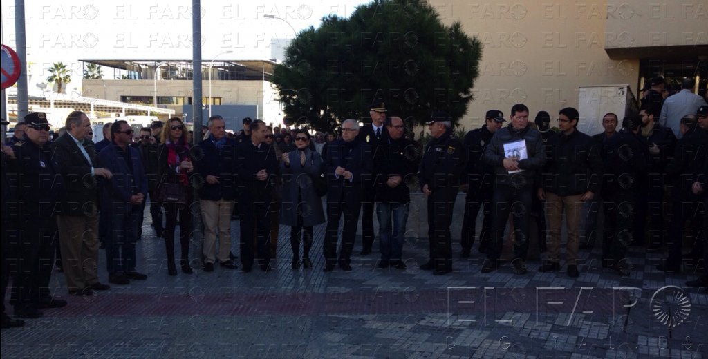 Minuto de silencio, con polémica sindical incluida, en memoria del policía fallecido