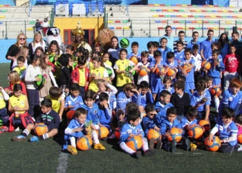 fotosmelilla 2015 01 06 deporte 1 IMG 3169 Los Reyes Magos visitan a los niños de la Escuela de la FMF