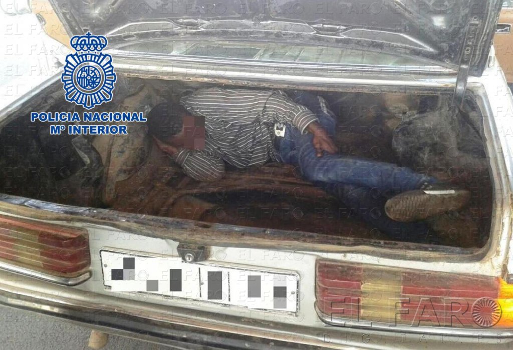 Un menor marroquí, detenido con dos subsaharianos ocultos en dobles fondos