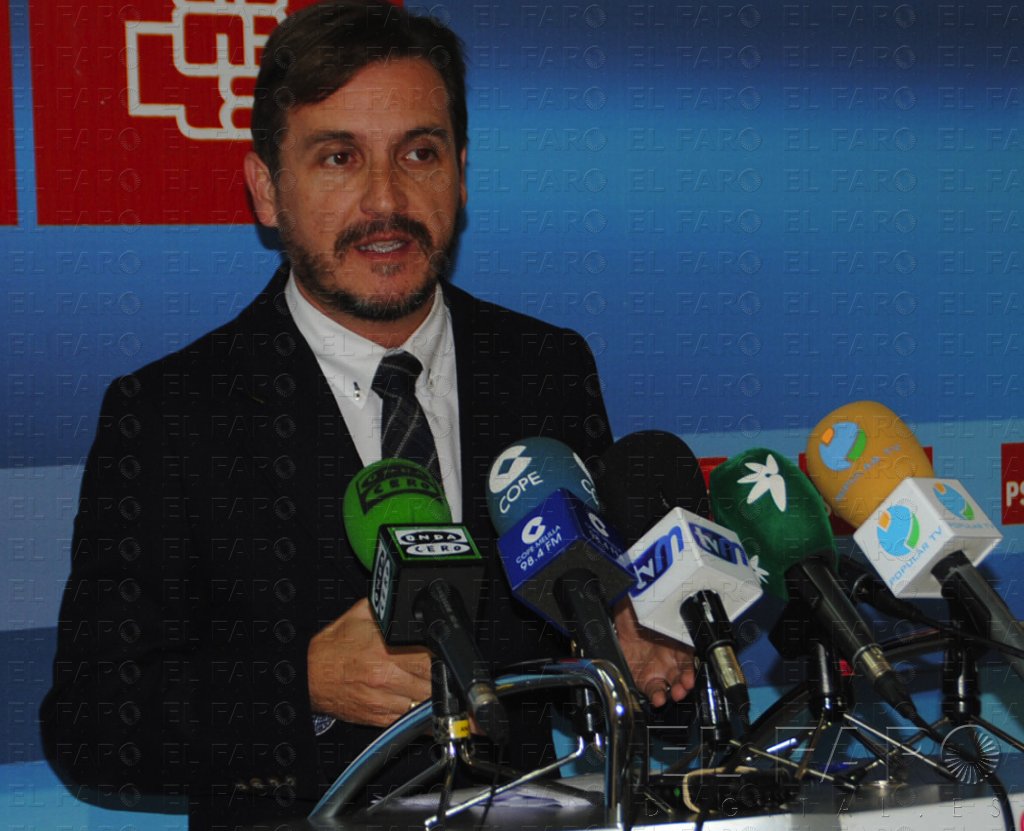 El PSOE dice que reducirá de forma drástica el número de consejeros y a los eventuales