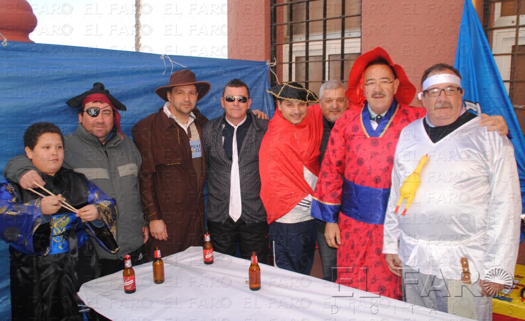 Disfraces entre amigos, en los premios de pesca de Carnaval