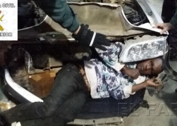 fotosmelilla 2015 02 12 spa Auxilio a persona rescatada El inmigrante localizado el lunes de un doble fondo fue hallado por el olor a “hoguera”