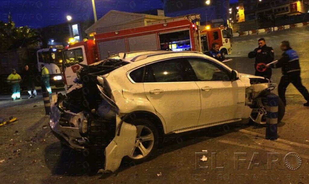 Aparatoso accidente de tráfico en la plaza Víctimas del Terrorismo