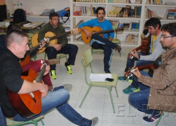 fotosmelilla 2015 02 22 pedro 16 01 Una escuela para descubrir el flamenco desde la prácticaEl taller de flamenco echa a rodar para llenar de música las fiestas melillenses por tercer año consecutivo