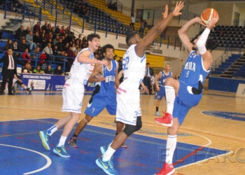 fotosmelilla 2015 02 23 depor 11 01 El Melilla se complica los playoffs