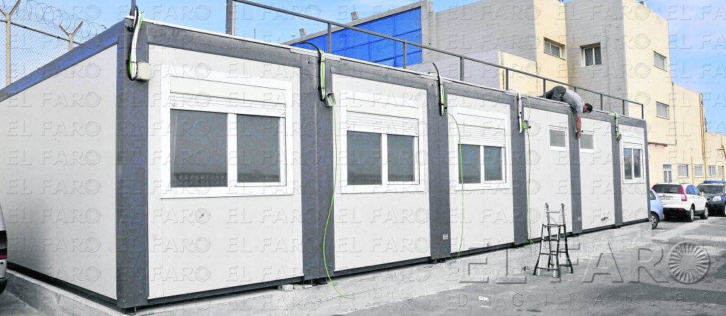 El Gobierno no aclara cómo llegarán los subsaharianos a la oficina de asilo
