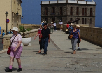fotosmelilla 2015 03 24 psa 5 1 La Ciudad espera oír la propuesta de la CEME para valorar el bono turístico