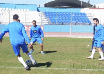 fotosmelilla 2015 03 25 depor 1 UD Melilla Entrenamiento 6 3 15 (5) Currás entrenará soluciones para las bajas ante el Marbella