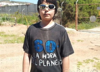 fotosmelilla 2015 03 29 pedro 15 02 Guelaya celebra la Hora del Planeta con una caminata, velas y camisetas decoradas