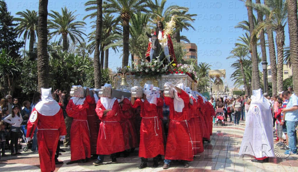 La Pollinica da comienzo a la Semana Santa con su tradicional paseo por el Hernández