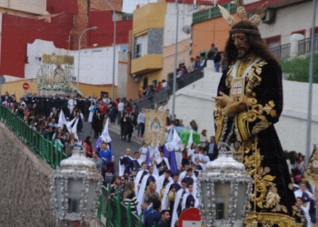 fotosmelilla 2015 04 03 rebeca 14 1 Cientos de melillenses arropan un año más la procesión del Cautivo y el Rocío