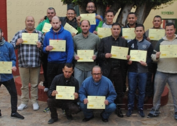 fotosmelilla 2015 04 09 P 18 01 Diplomas de cursos de jardinería de Alma, método de inserción laboral