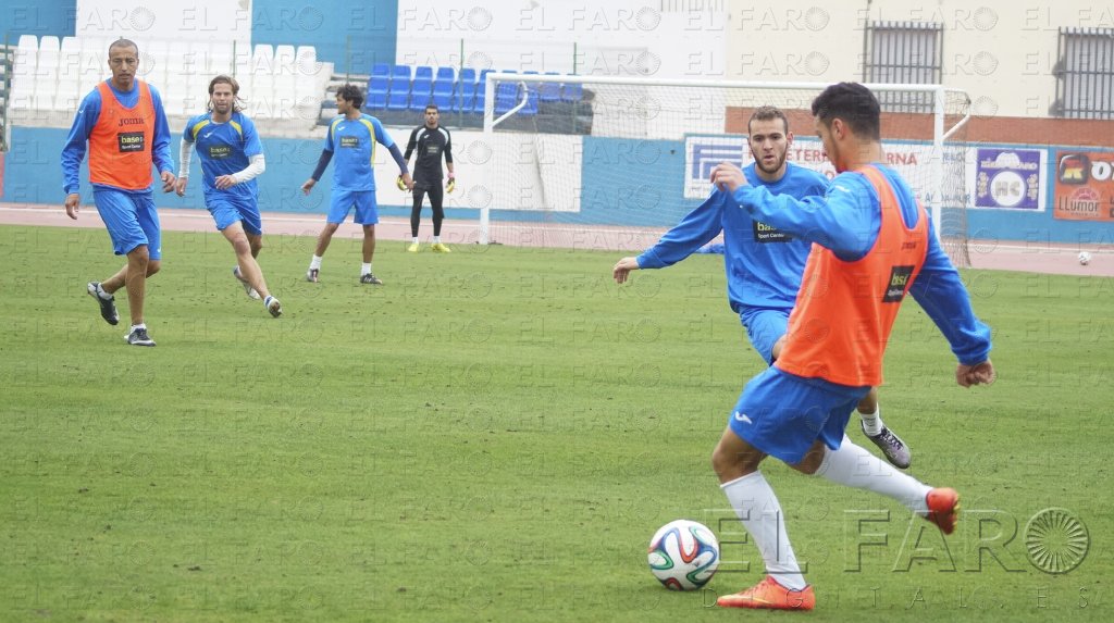 Las bajas condicionarán el once inicial que saltará ante La Hoya
