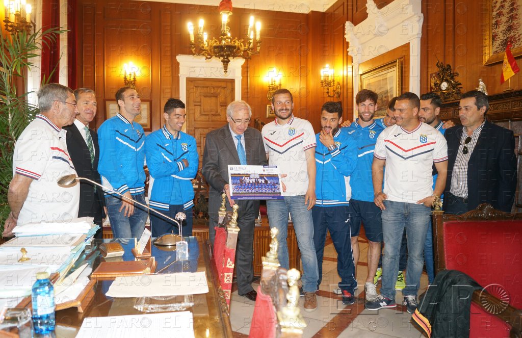 Imbroda desea suerte a la plantilla unionista