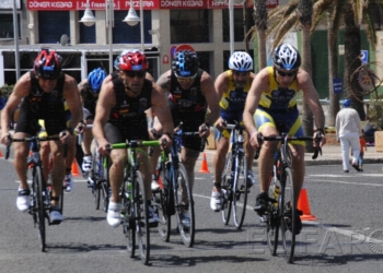 fotosmelilla 2015 04 20 depor 08 01 Luismi Ruiz gana el triatlón olímpico