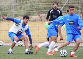 fotosmelilla 2015 04 24 depor 5 UD Melilla Entrenamiento 23 4 15 Richi no acaba la sesión tras resentirse de su lesión