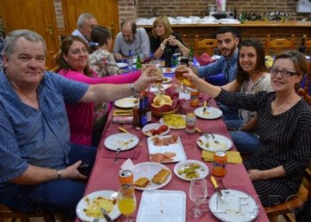 fotosmelilla 2015 05 02 P 19 05 La AAVV El Pueblo celebra el Día de la Madre