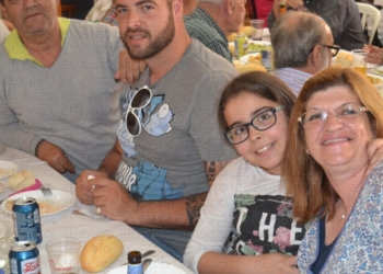 fotosmelilla 2015 05 03 P 18 04 Alegre comida de la AAVV Ciudad de Málaga