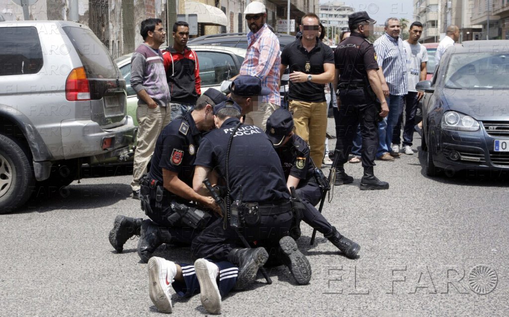 Una pelea entre simpatizantes del PP y CpM en Correos acaba con un detenido