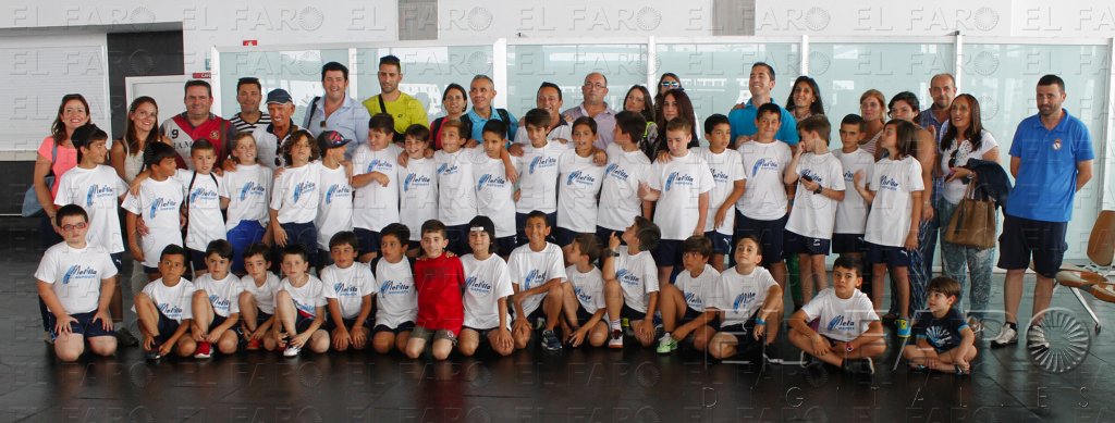 Delegación de la Peña Real Madrid que participa en el Torneo de Fútbol Solidario