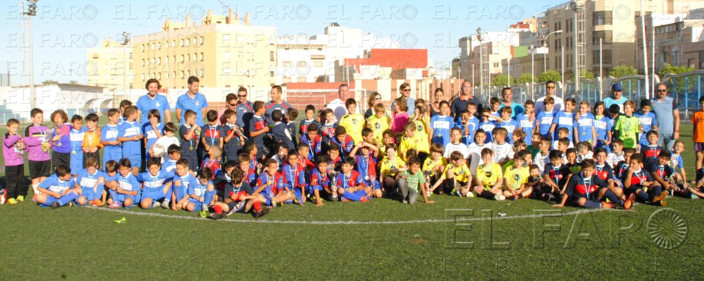 110 jóvenes futbolistas disfrutan con la celebración del Trofeo Leandro Alfaya
