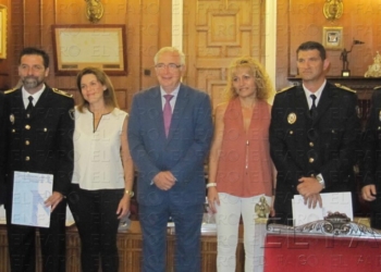 fotosmelilla 2015 06 24 rebeca 3 1 Imbroda felicita a los dos policías locales que requisaron 600 kilos de hachís