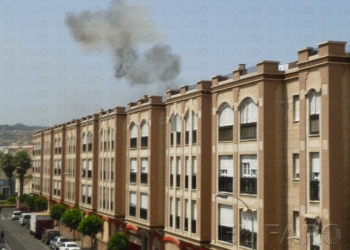 fotosmelilla 2015 06 30 dori 13 1 Una bombona revienta en un piso del Tesorillo con 3 bomberos en el interior