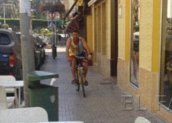 fotosmelilla 2015 07 16 P 19 1 ConBici descarta campañas para evitar bicis en la acera hasta “pacificar el tráfico”