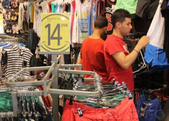 fotosmelilla 2015 07 17 P 7 01 Alcoba cree que estas rebajas están siendo mejores porque coinciden con el Ramadán