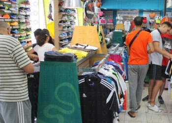 fotosmelilla 2015 08 04 P 11 01 ...Mientras los comerciantes se resignan ante la previsión de escasas ventas