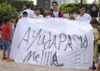 Sirios del CETI protestan por el retraso en sus pruebas de ADN