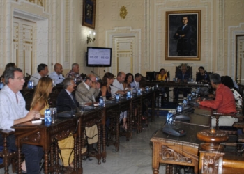 fotosmelilla 2015 08 15 rebeca 6 1 Marín acusa al PSOE de mentir y dice que sólo 7 diputados podrán optar al sueldo