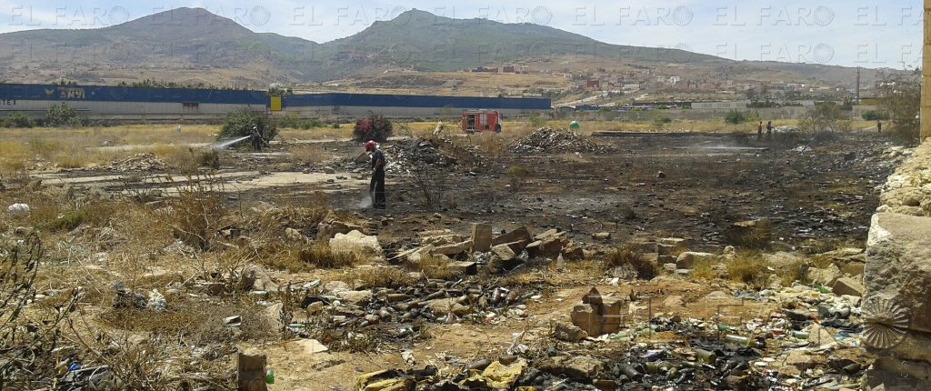 Un incendio de rastrojos y basura cerca de Beni Enzar provoca una intervención de más de una hora