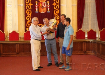 fotosmelilla 2015 08 25 depor IMG 2849 La Copa de campeones de España se pasea por el Salón Dorado