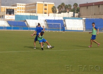 fotosmelilla 2015 08 27 depor la foto 1 (1) copia 1 La UD Melilla prepara el debut liguero como local con más luces que sombras