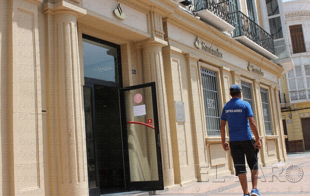 “Uno de las víctimas entró en el banco pidiéndonos que llamásemos de inmediato a la Policía por el robo”