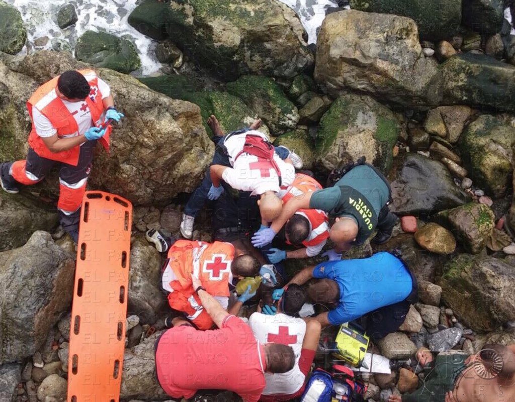 Muere un inmigrante ahogado tras saltar de una lancha en Ceuta