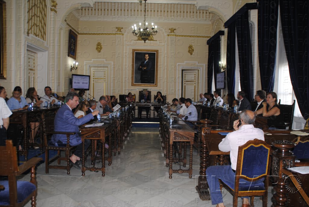 La Asamblea da luz verde al pago de las facturas atrasadas con los votos de PP y PPL