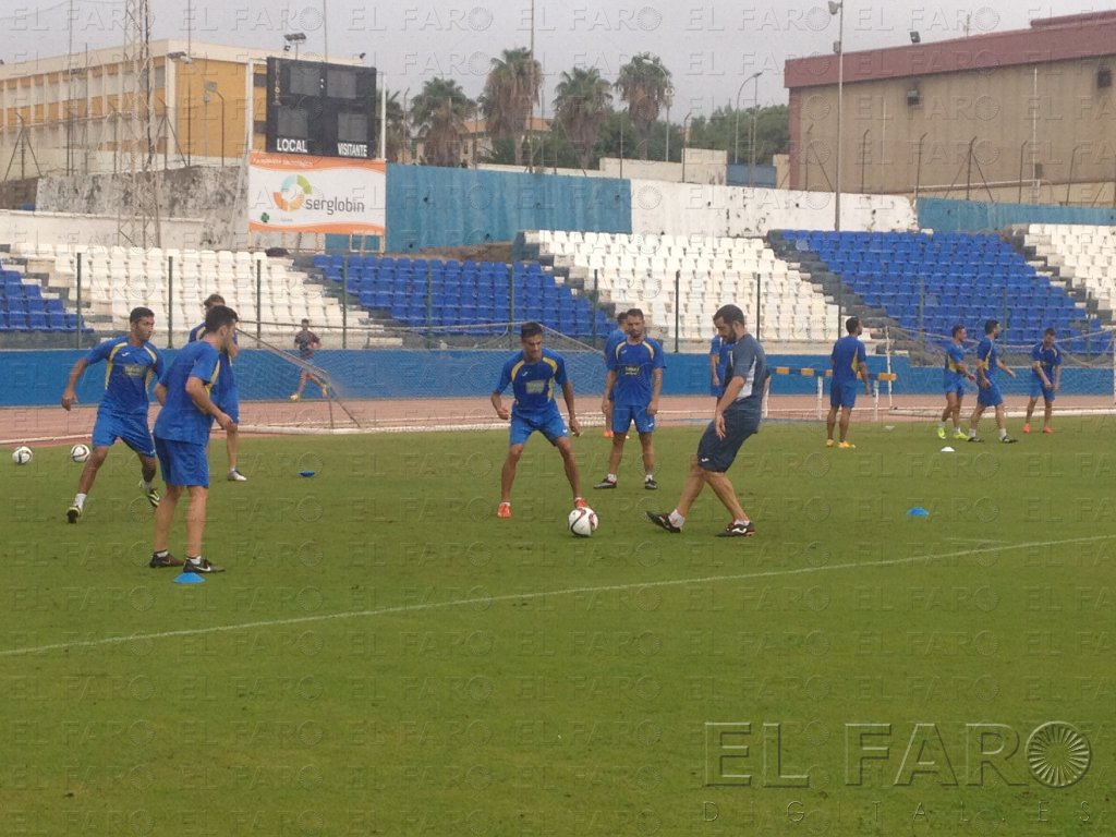 La plantilla de la UD Melilla regreso a los entrenos para firmar una intensa sesión de trabajo.