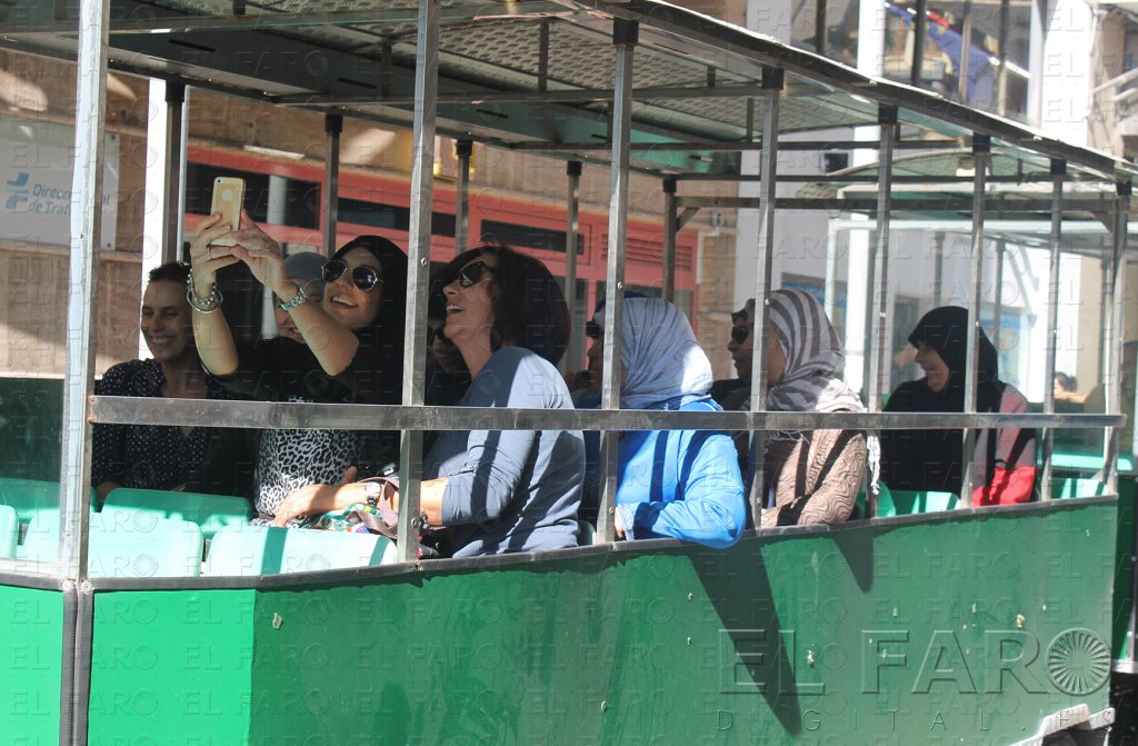 Alfabetización y Corte y Confección se suben al ‘trenecito’ turístico de Melilla