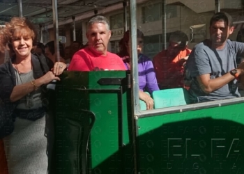 fotosmelilla 2015 09 17 dori contra carmina trenecito Usuarios del Gámez Morón disfrutan de un paseo en el tren turístico