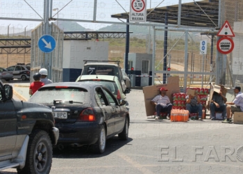 fotosmelilla 2015 09 19 P 12 1 AUGC pide hacer dos carriles en la remodelación del paso de Farhana
