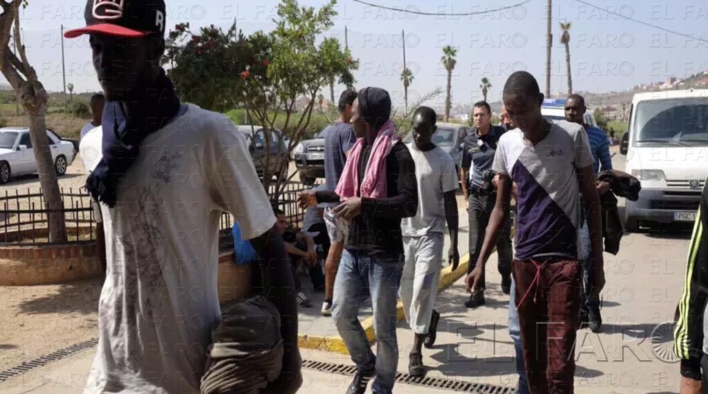 Llegan ocho inmigrantes en una patera hundida antes de alcanzar el Puerto