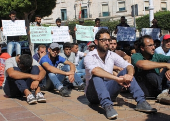 fotosmelilla 2015 09 23 P 2 1 Un centenar de sirios exige una ‘salida’ en la Plaza de España