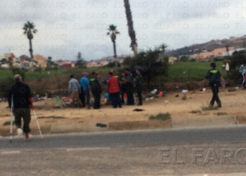 fotosmelilla 2015 09 30 P 15 1 Residentes sirios del CETI y magrebíes se lanzan piedras a las puertas del centro