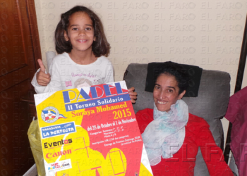 fotosceuta 2015 10 31 DEPORTE MELILLA 2 Soraya y su hija Cartel Torneo El torneo Soraya Mohamed de pádel entra en su recta final
