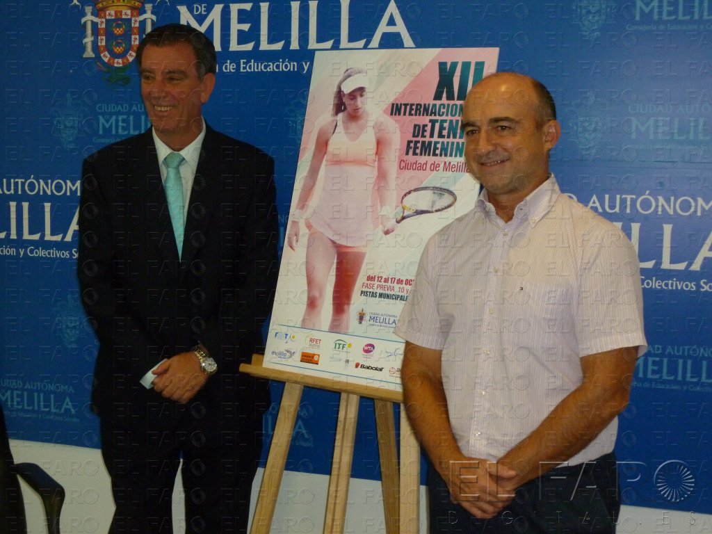 Momento de la presentación del cartel anunciador de la competición internacional que se celebrará en tierras melillenses.
