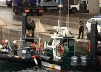 fotosmelilla 2015 10 14 dori 2 3 Hallan el cadáver de un varón magrebí en ropa interior flotando en el puerto