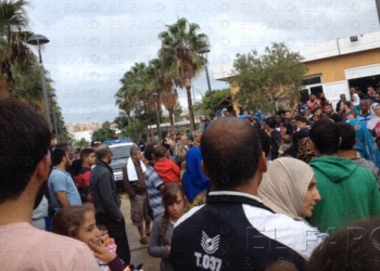 fotosmelilla 2015 10 18 P 2 1 Ya van 4 detenidos por la riña del CETI que mandó a 2 vigilantes al Comarcal